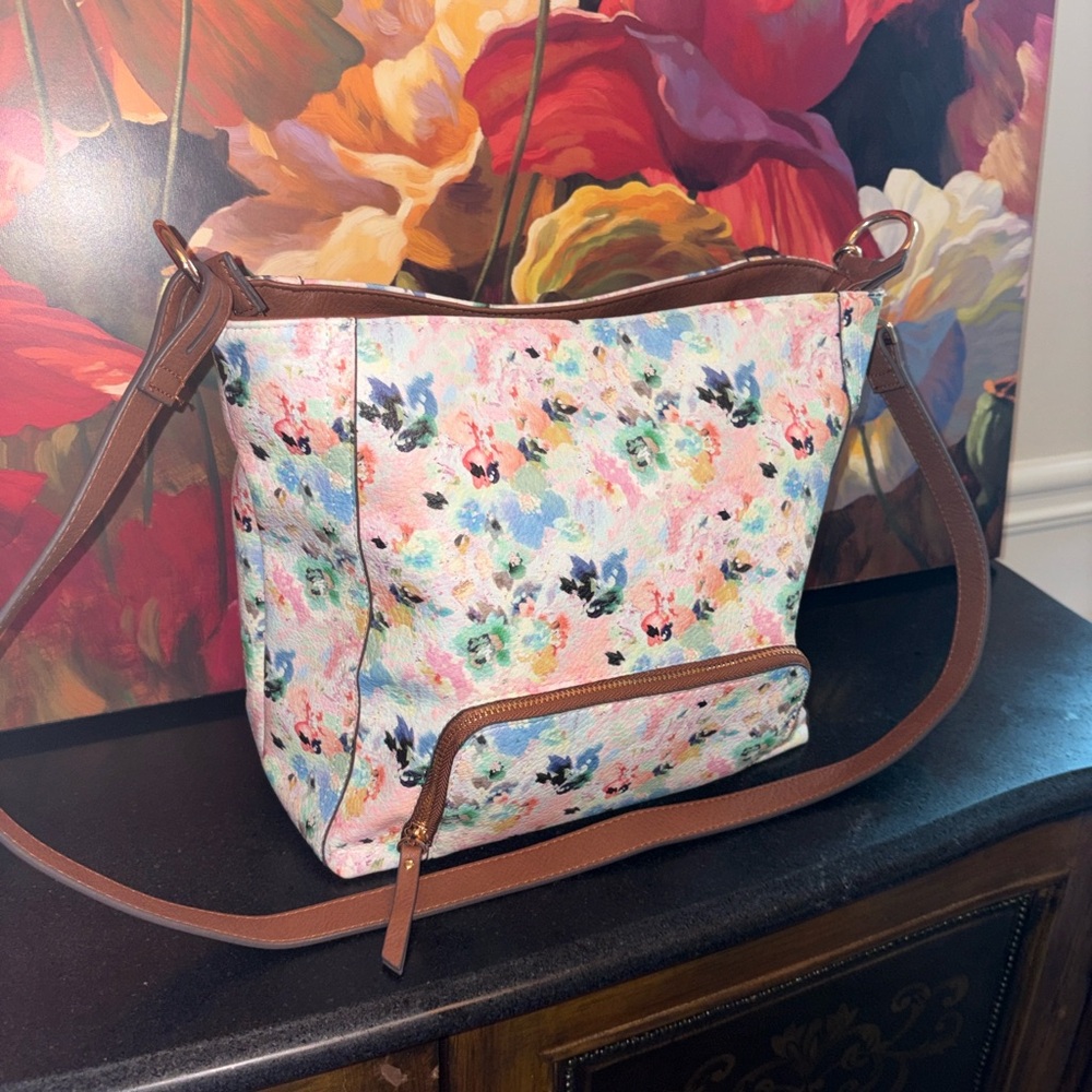 NWOT Rosetti Crossbody Bag with Chic Design